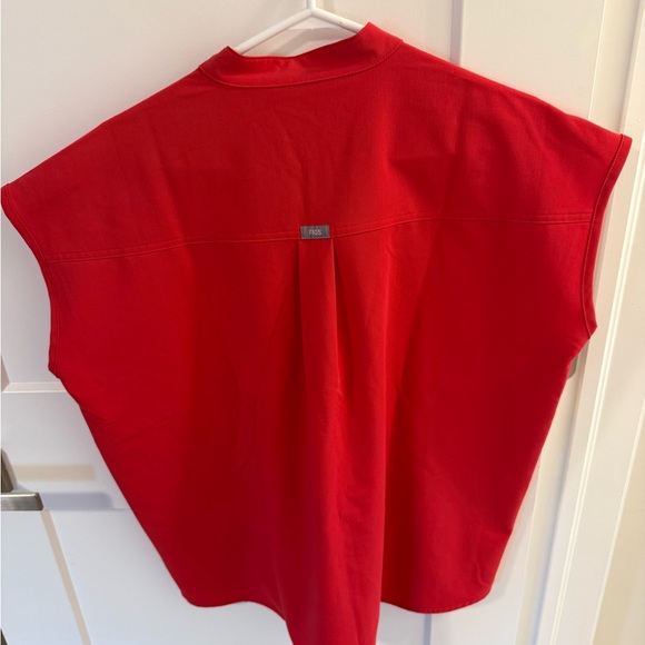 Figs Scarlet Technical Collection Top - Picture 2 of 3